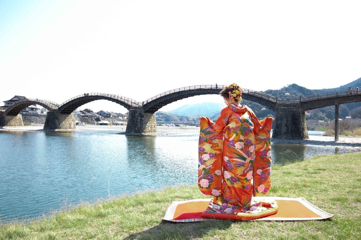 あでやかに